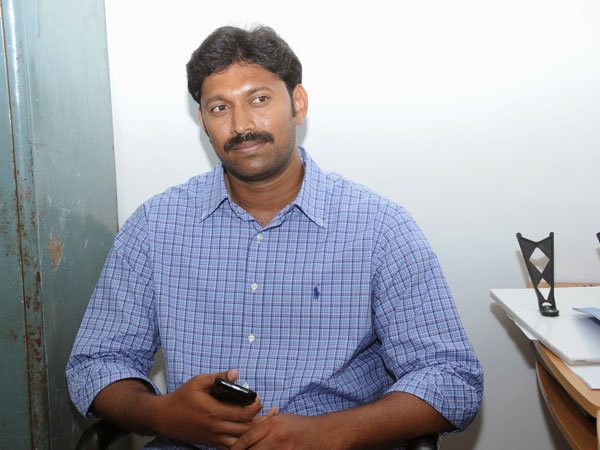 బుజ్జగించిన అవినాశ్ రెడ్డి