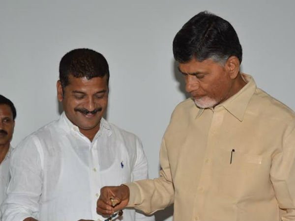 ఈ కారణంగానే చంద్రబాబు ఆగిపోయారా