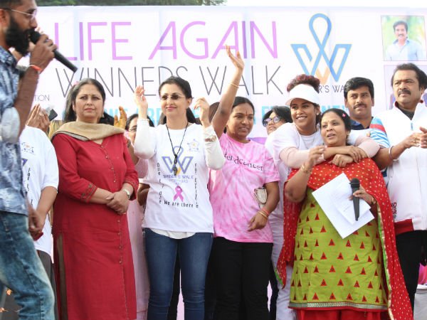 ముమైత్ ఖాన్, గౌతమి మోటార్ సైకిళ్లపై రావడంతో కేరింత