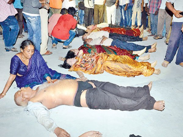 వదిలిపెటేది లేదు.. మృతులకు పరిహారం.. వదిలిపెటేది లేదు.. మృతులకు పరిహారం..