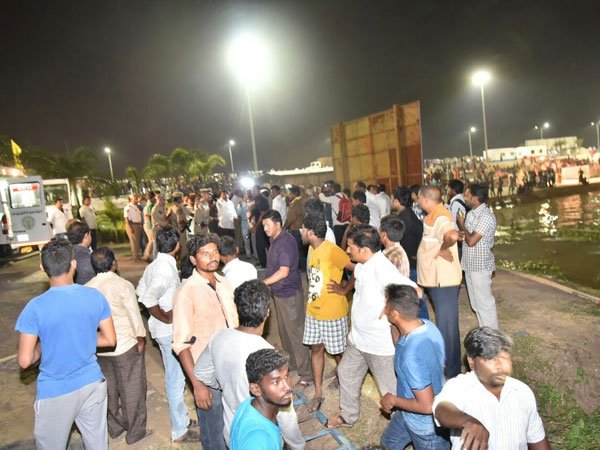 తీవ్రంగా స్పందిస్తున్న ప్రభుత్వం తీవ్రంగా స్పందిస్తున్న ప్రభుత్వం