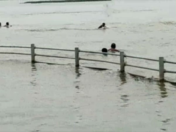 ఒక్కొక్కరి నుంచి రూ.300 వసూలు చేసినా