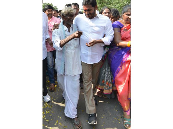 జగన్‌ను సీఎంను చేస్తే 45 ఏళ్లకే పింఛన్