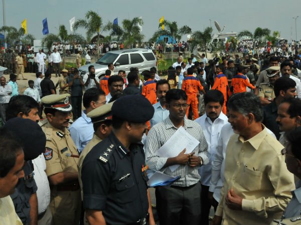 పర్యాటక శాఖ అధికారుల అండగండలున్నాయని దూళిపాళ్ల