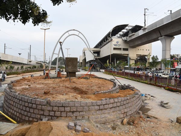 ఇది ఇంటర్ ఛేంజ్ స్టేషన్ ఇది ఇంటర్ ఛేంజ్ స్టేషన్