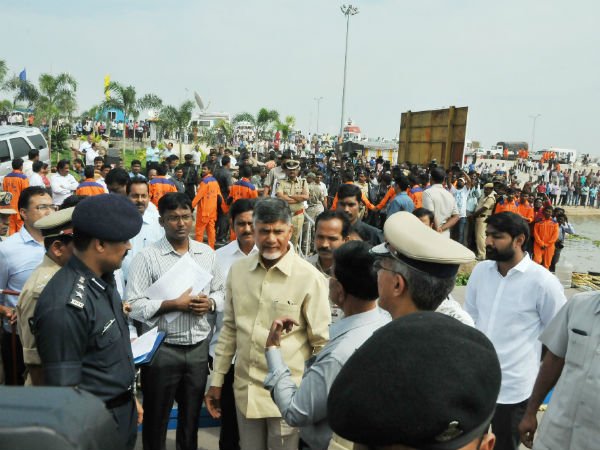 ఇద్దరినీ అభినందించిన చంద్రబాబు ఇద్దరినీ అభినందించిన చంద్రబాబు