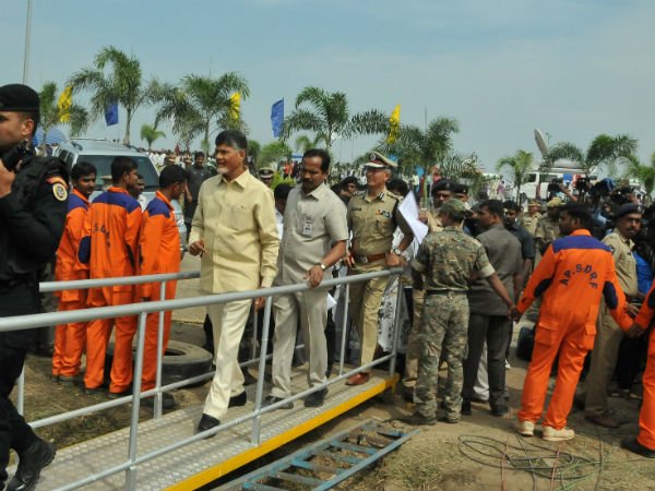 ఆర్తనాదాలు విన్నారు ఆర్తనాదాలు విన్నారు
