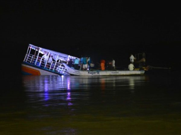 లైఫ్ జాకెట్లు లేవు లైఫ్ జాకెట్లు లేవు