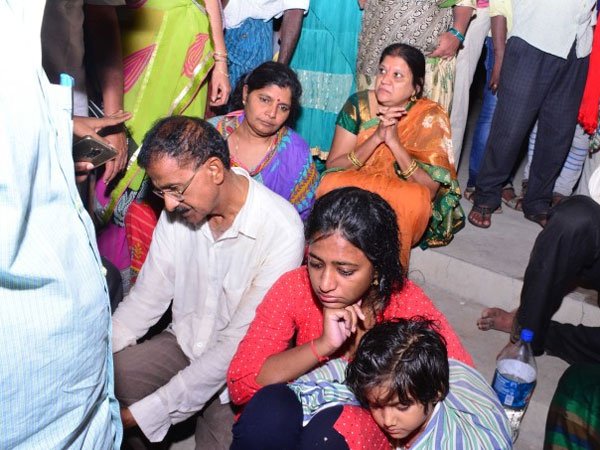 ప్రమాదస్థలంలో మళ్ళీ అదే నిర్లక్ష్యం ప్రమాదస్థలంలో మళ్ళీ అదే నిర్లక్ష్యం