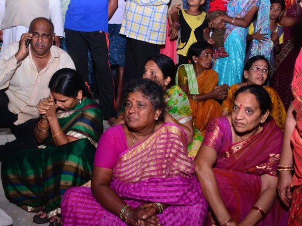 లైసెన్స్ లేని బోటులో బాబు, లోకేష్ ప్రయాణిస్తారా లైసెన్స్ లేని బోటులో బాబు, లోకేష్ ప్రయాణిస్తారా