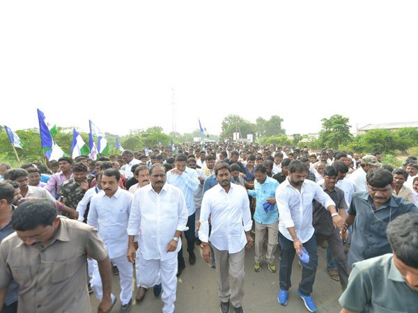 చంద్రబాబు ఇంటికి కూత వేటు దూరంలో ప్రమాదం చంద్రబాబు ఇంటికి కూత వేటు దూరంలో ప్రమాదం