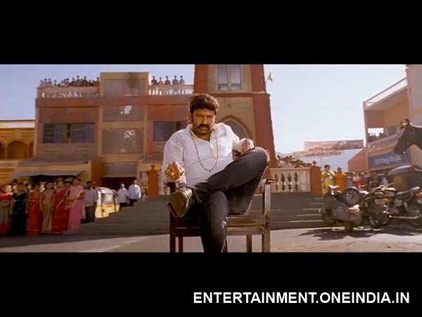 లెజెండ్‌కు అవార్డులు మొదలు