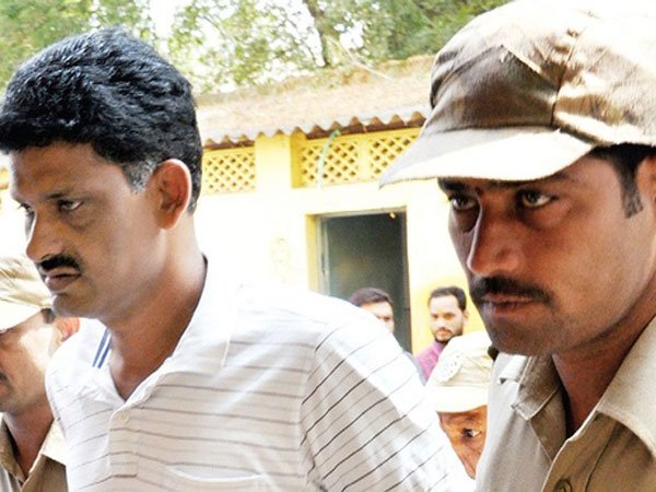 మేనేజ్ చేస్తున్నాడా?: