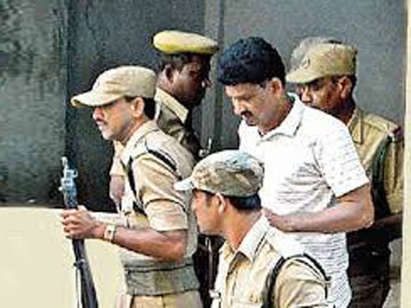  పోలీస్ అధికారులపై వేటు: