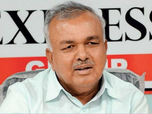  నిరసన కారుల నుంచి ఇలా హెచ్చరికలు