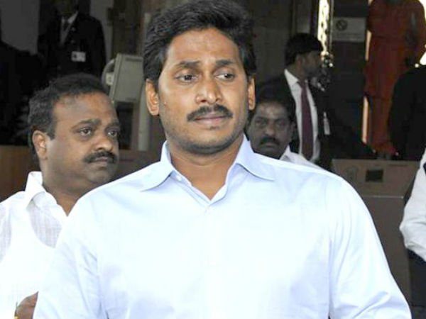 ఆ చార్జిషీటును పక్కన పెట్టాలంటూ... ఆ చార్జిషీటును పక్కన పెట్టాలంటూ...