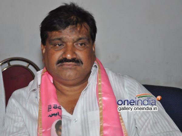  కొడంగల్ అధికారులతో మంత్రి సమీక్ష
