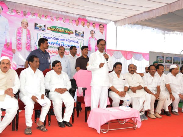 A constable injured after cm kcr convoy hits him