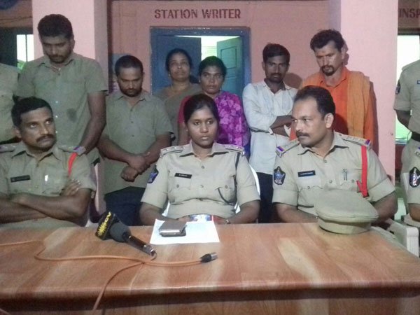 గుట్టు బైటపడిందిలా...