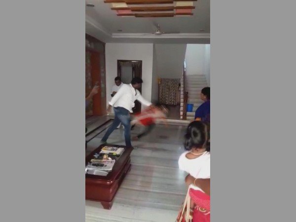 దేవీని మూడో పెళ్లి చేసుకున్నాడు