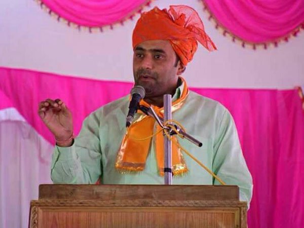  దీపికాను వేశ్య అని దుర్భాషలాడిన లోకేంద్ర సింగ్ కల్వి