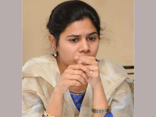  అఖిలకు షాక్: