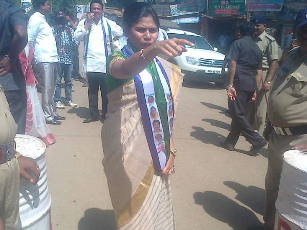  నెట్టేసే నెపం: