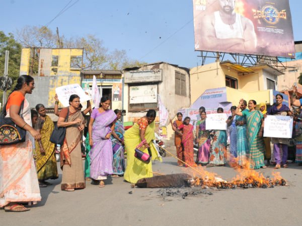 సంగీతకు మద్దతుగా..
