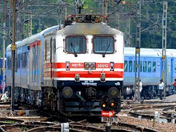 ర్యాలీ కోసం వచ్చిన రైతులు