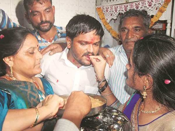  హార్దిక్‌ను మిస్సయినా భరిస్తామంటున్న కుటుంబం