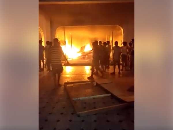  హాస్టల్ గదిలో ఆత్మహత్య: