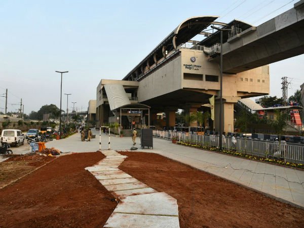 ప్రముఖులు ప్రయాణించే రహదారిపై