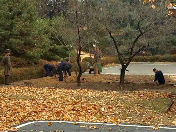 పారిపోయే వీలు లేకుండా: