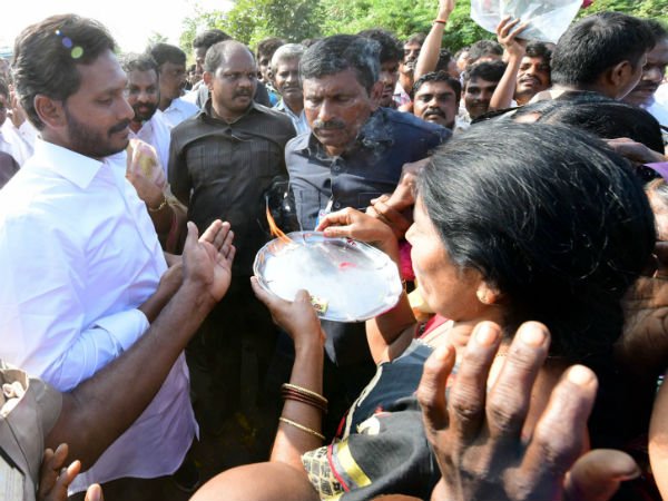 బాబు పాలనపై నిప్పులు బాబు పాలనపై నిప్పులు