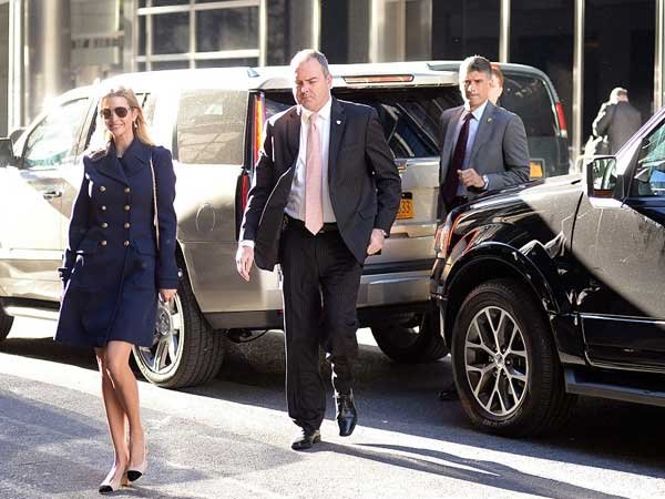 సమావేశం ప్రాంతంలో భద్రతా సిబ్బంది