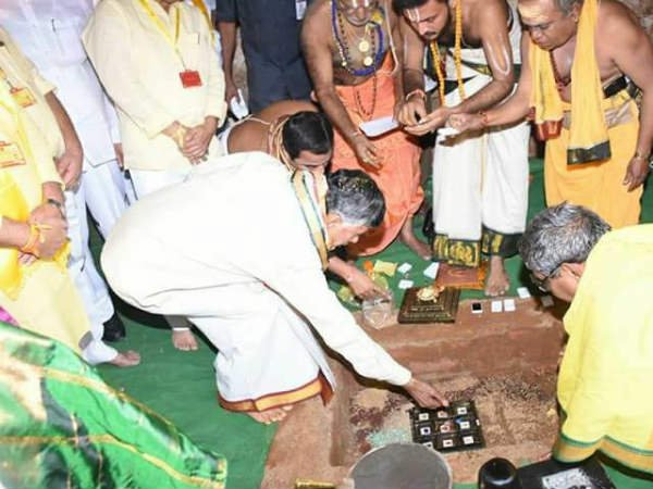  మూడు భవనాల నిర్మాణం