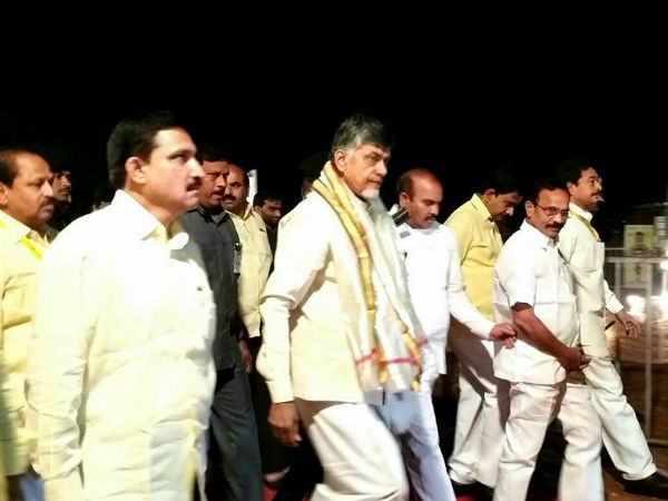  టీడీపీ కార్యాలయ నిర్మాణానికి విరాళాలు