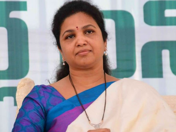 బుట్టా రేణుకపైనా...