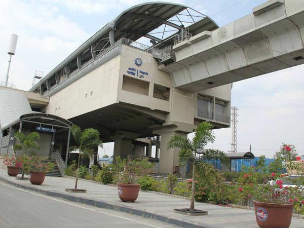  కింద కూర్చోవద్దు.. లగేజీ ఇంతే: