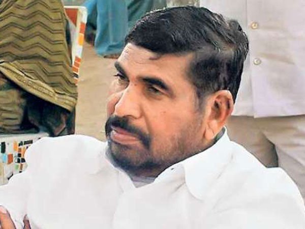  ‘ఆటో రిక్షా' గుర్తుపై పోటీ చేస్తున్న వాసవ
