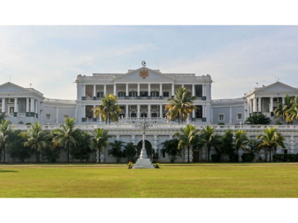  అక్కడ మైక్ సెట్ లేకున్నా మాటలు వినిపిస్తాయి