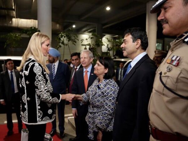 గాజులపై ఇవాంక పేరు..