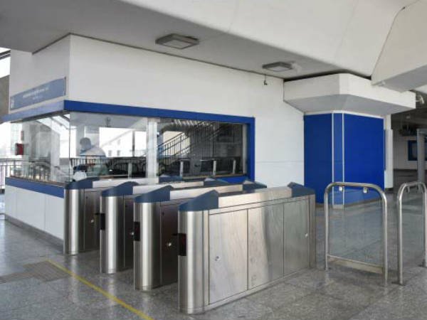 ఆటోమేటిక్ ఫేర్ గేట్లతో జాగ్రత్త...