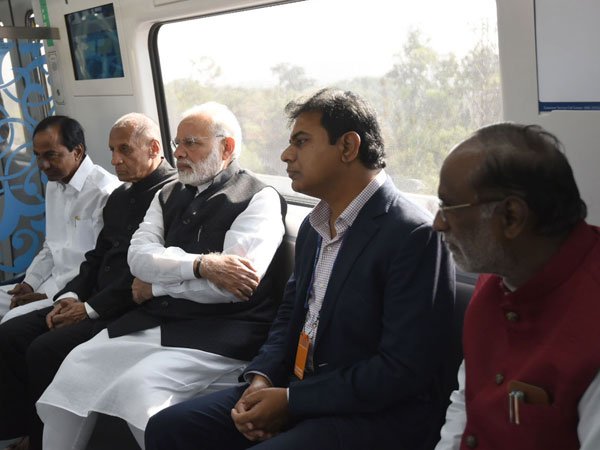 ప్రధానితో మెట్రో ప్రత్యేకతలు పంచుకున్నారు.. ప్రధానితో మెట్రో ప్రత్యేకతలు పంచుకున్నారు..