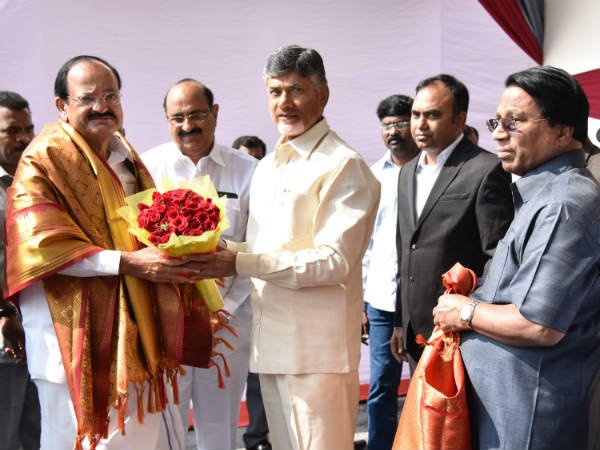 తరగతి గదిలోనే భవిష్యత్తు: వెంకయ్య తరగతి గదిలోనే భవిష్యత్తు: వెంకయ్య