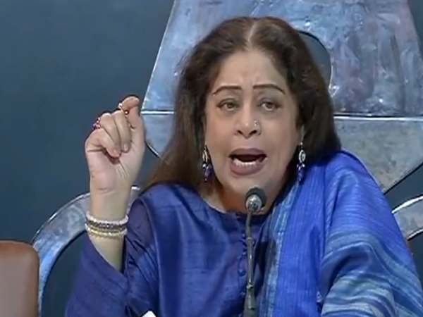 ఆటోలో ముగ్గురు ఉన్నారు కదా ?