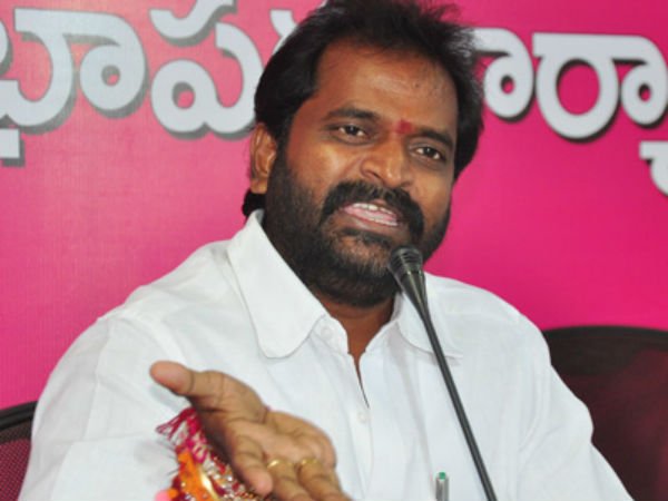 Interesting conversation between Congress mla komatireddy venkatreddy Trs mla Srinivas goud Interesting conversation between Congress mla komatireddy venkatreddy Trs mla Srinivas goud