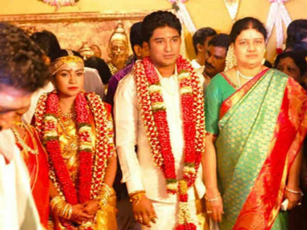 Jaya TV MD Viveks wife celebrates her birthday amidst IT raid in Chennai Jaya TV MD Viveks wife celebrates her birthday amidst IT raid in Chennai