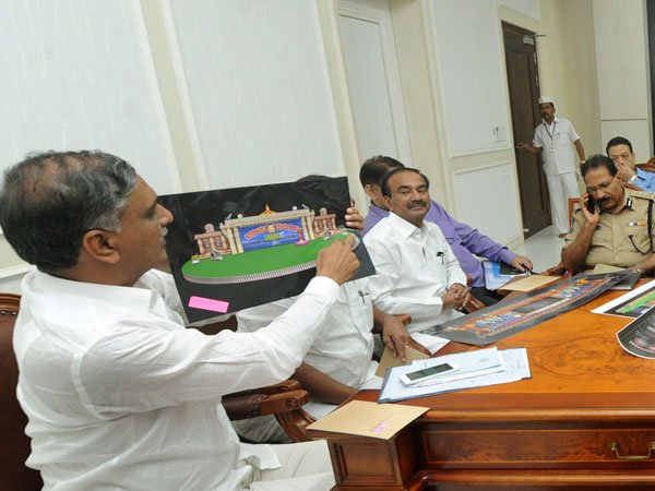 తెలంగాణ సంప్రదాయం ప్రతిబింభించే లేజర్ షో