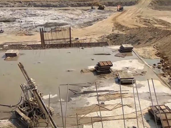 ఎంపిక చేసిన కాంట్రాక్టర్‌కు పనులు దక్కేలా వ్యూహం